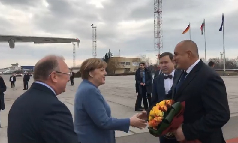Ангела Меркел пристигна в България