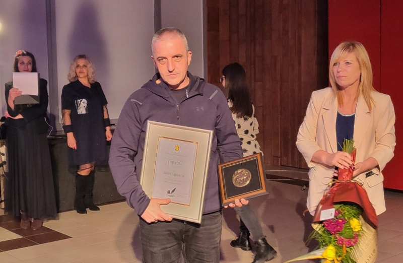 Човек на Грамофона e сред призьорите на бургаските литературни награди