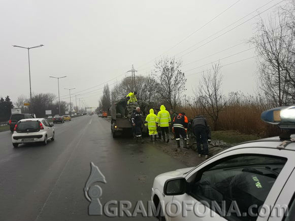 На няколко места правят диги, нивото на Вая се е покачило