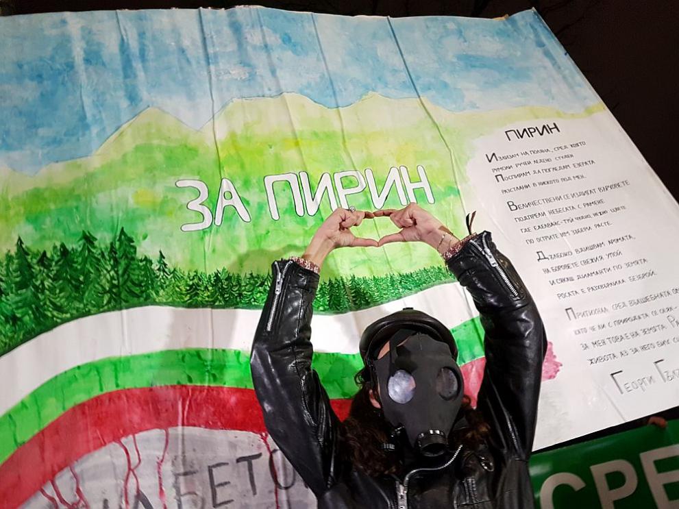 Протест в Бургас срещу решението за строителство в Пирин