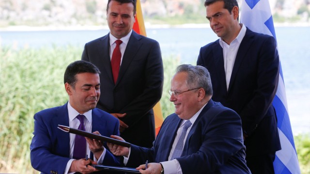 Подписаха договора за името Северна Македония 