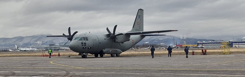 Транспортираха с военен самолет дете от Бургас до Пирогов