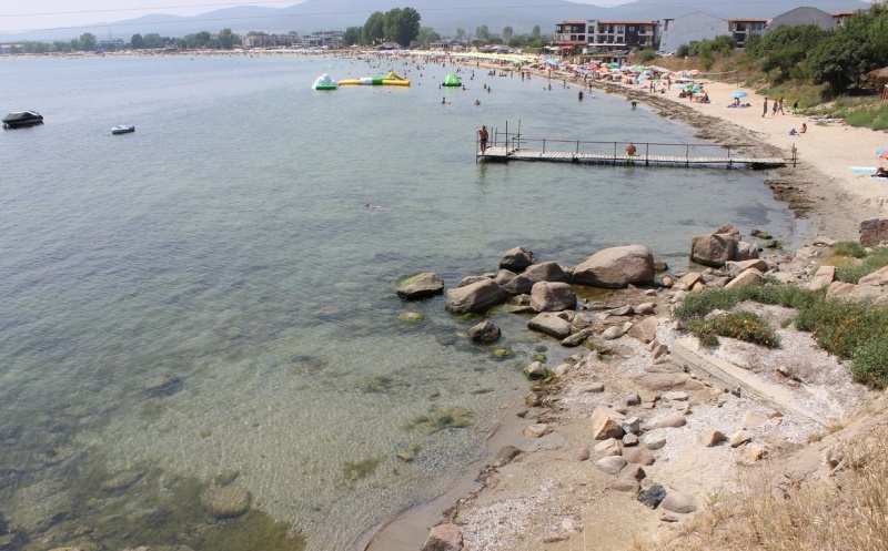 Софийската „Кафе Градина“ взе плажа Червенка за още 5 години