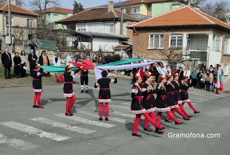 Уникална хореография за 3 март в Малко Търново (СНИМКИ и ВИДЕО)