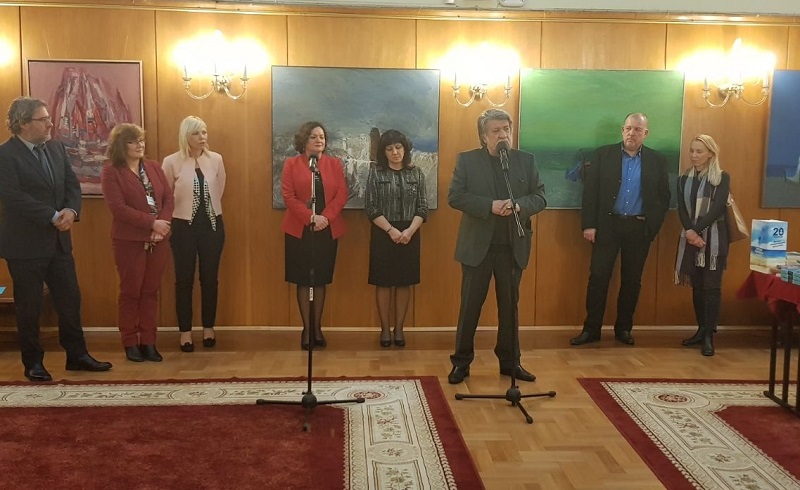 Пълна зала в парламента за Георги Баев и бургаските писатели