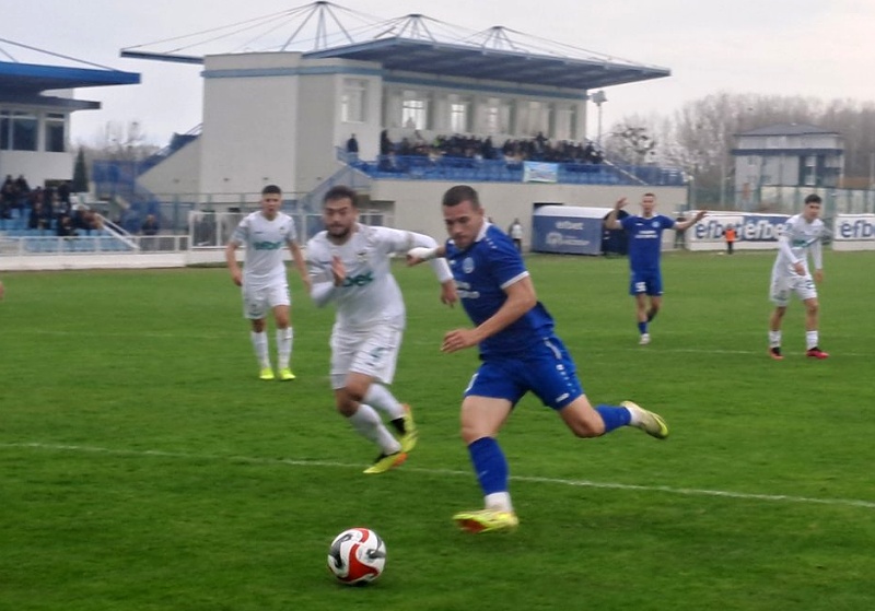 Черноморец победи Пирин, Нефтохимик направи реми с Ямбол