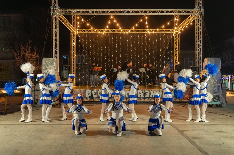 В Царево: Музикална вечер с различни жанрове – празник на сцената и в сърцата