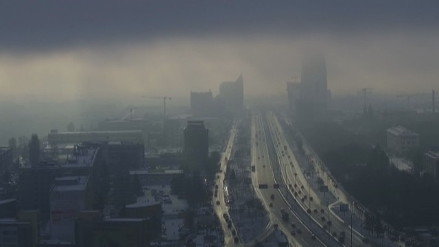 Спряха полети и затвориха училища заради мръсен въздух в Делхи