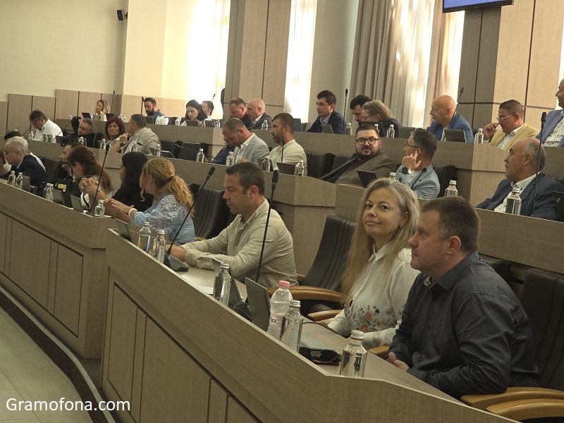 Община Бургас ще подпомогне противопожарните служби в града