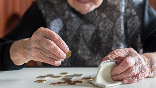 Социалната пенсия се увеличава 