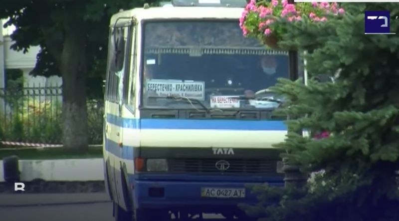 Похитител държа в плен 16 пътници в автобус в Украйна