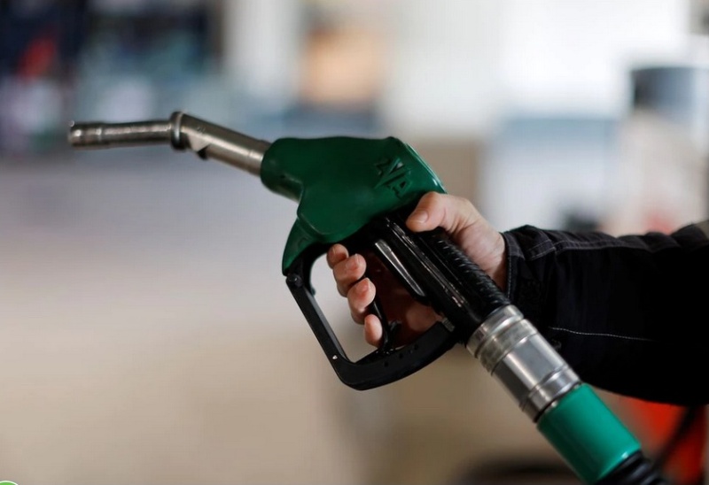 Трябва ли държавата да поеме част от цената на горивата на българските шофьори?