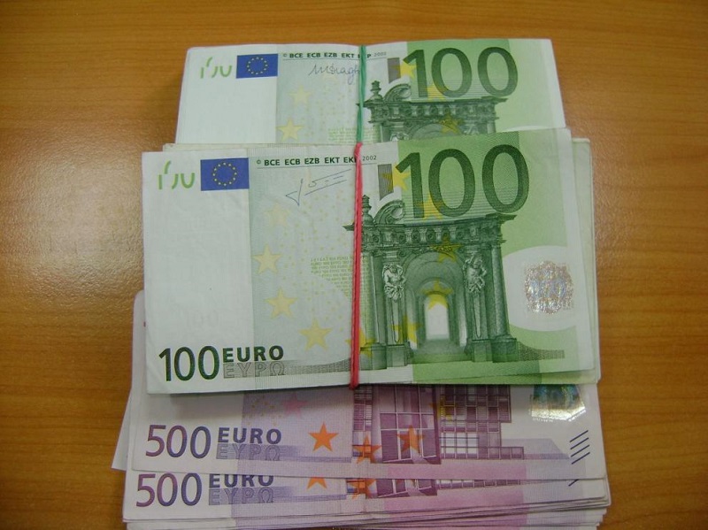 Контрабандна валута за 49 000 лева задържаха на ГКПП Малко Търново