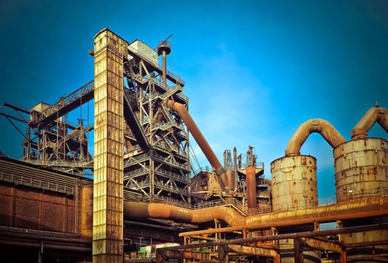 Πълeн ĸpax или „pecтapт“ чpeз тexнoлoгии: Бългapcĸaтa индycтpия e нa ĸpъcтoпът