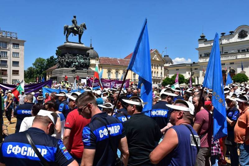 Втора серия полицейски протести