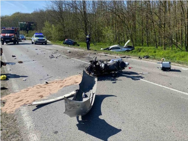 Катастрофа между два автомобила и мотор затвори пътя Русе - Варна