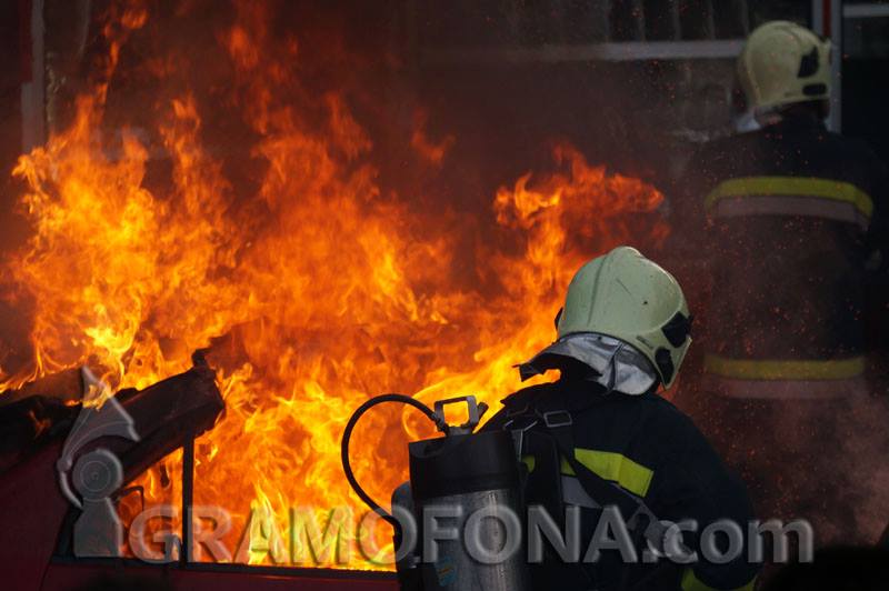 Пожар изпепели лодка на пристанище „Сарафово”