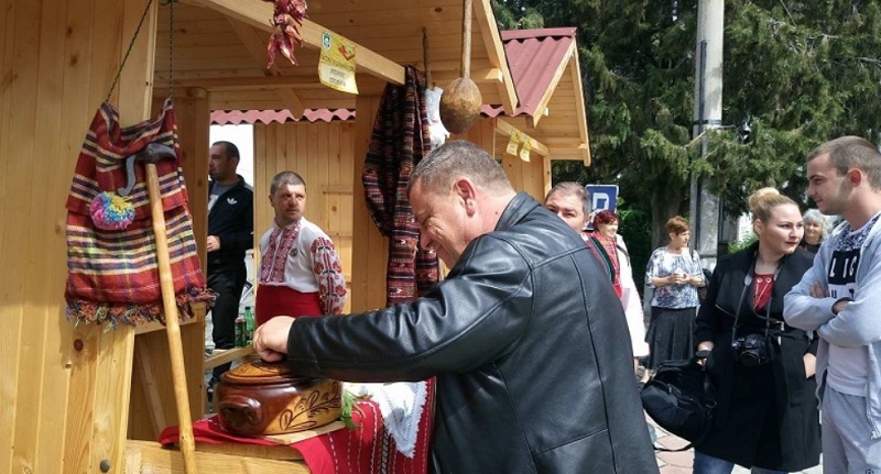 Гигантски пеперуди, парад на ретро автомобили и Фестивал на гозбата за празника на Камено