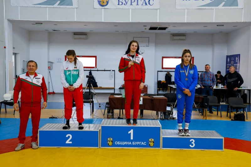 Бургас спечели отборната титла при девойките на Държавното първенство по борба