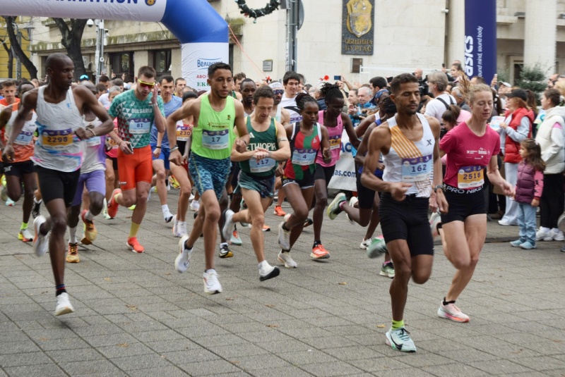 2000 бегачи от страната и чужбина тичаха на Маратон Бургас 2025