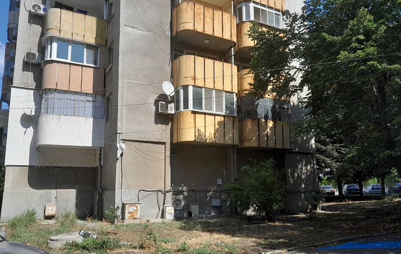 Жена скочи от 15-ия етаж в „Братя Миладинови“
