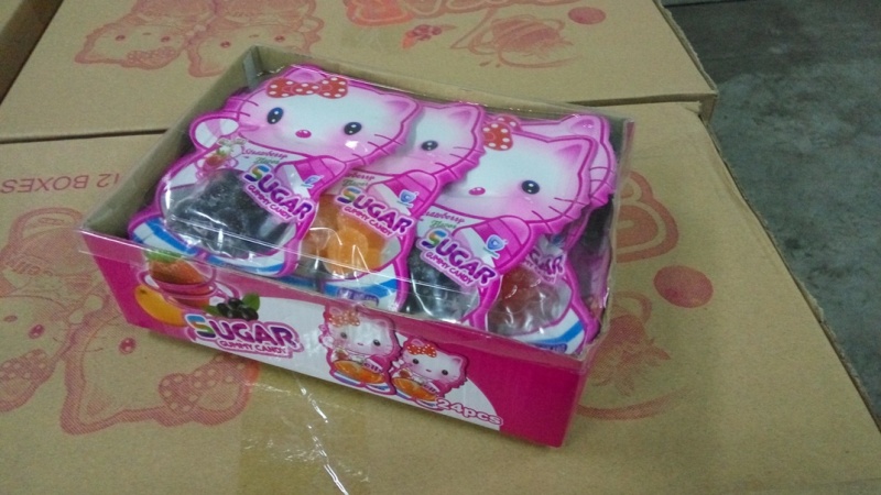 Митничари задържаха 60 000 фалшиви опаковки с бонбони