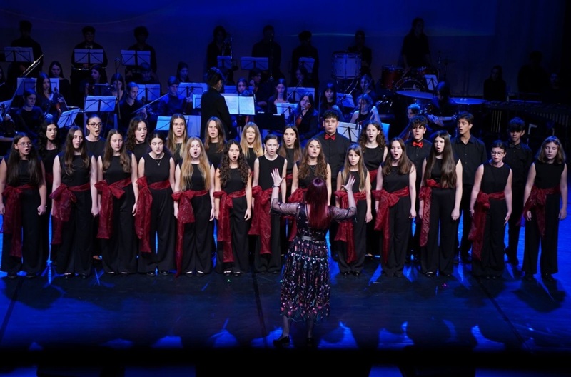  Школа „Милка Стоева“ търси репетитор по хорово пеене