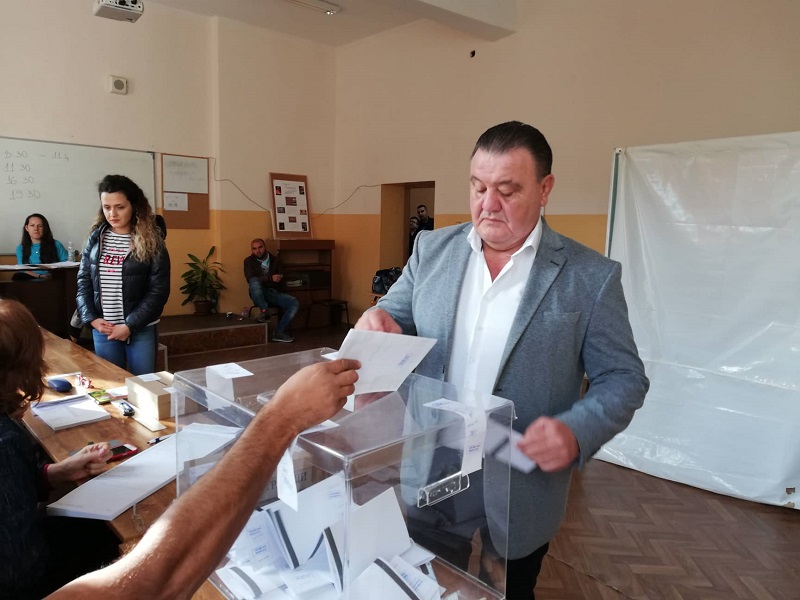 Георги Сталев гласува за по-активни бургазлии