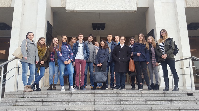 Ученици от Немската гимназия в Бургас посетиха Съдебната палата