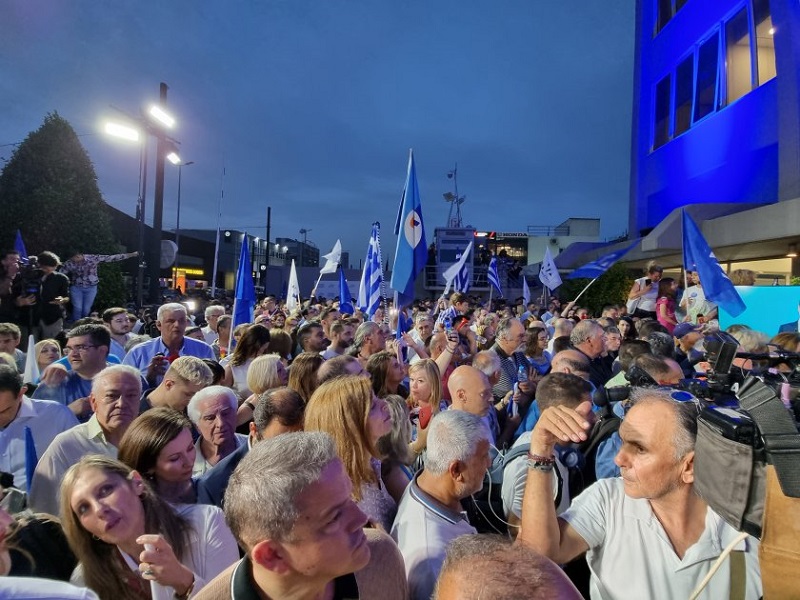 "Нова демокрация" печели абсолютно мнозинство в новия гръцки парламент