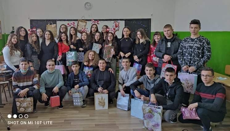 Осмокласници от Люляково помагат на дете от Варна