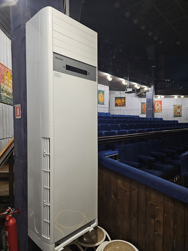 Потопете се в уютната обстановка на Държавен куклен театър – Бургас