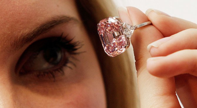 71 милиона долара за розов диамант