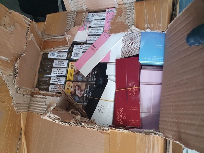 Голямо количество контрабандни парфюми и цигари задържаха на Лесово