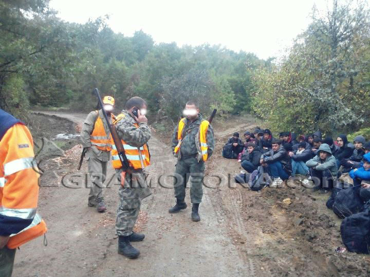 Таблети под камъни в гората ориентирали бежанците 
