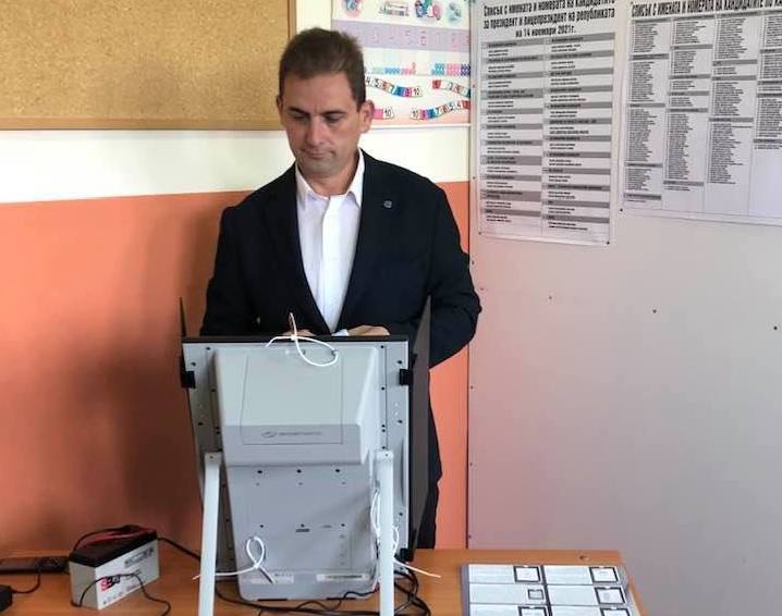 Севим Али гласува за просперитета на България и единство на нацията
