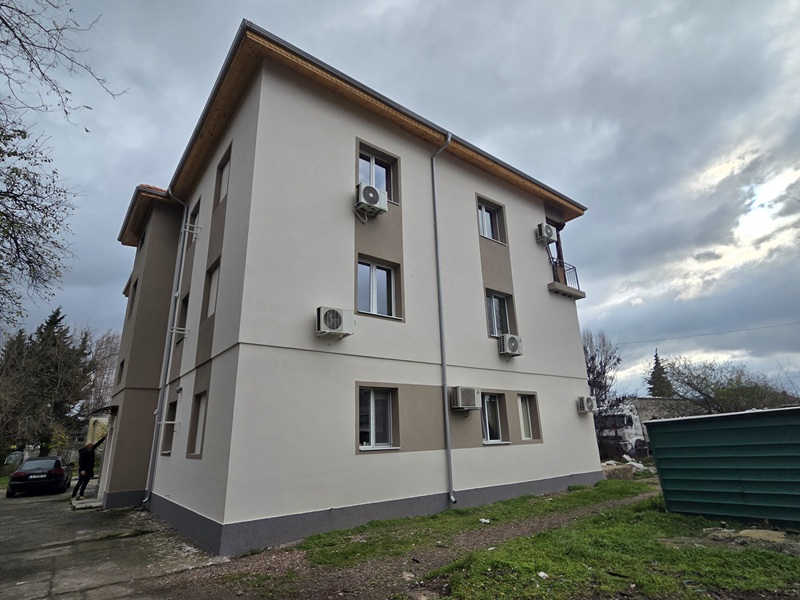 Приключи санирането на още една жилищна сграда в Камено