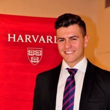 Делян Петков от Немската отличен с наградата Harvard Book