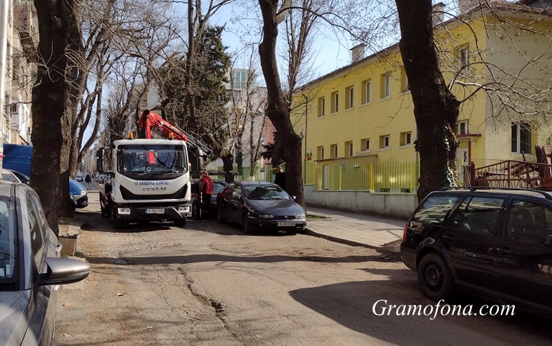 Паякът в акция във „Възраждане“ – вдига нарушители наред