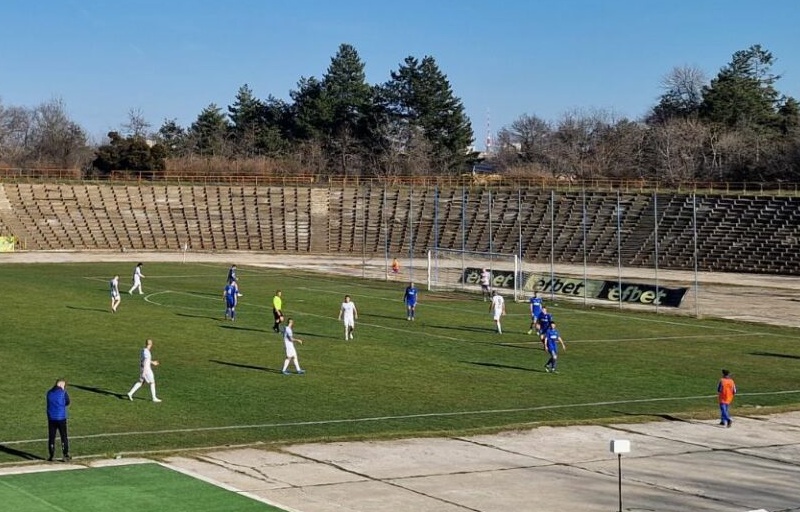 Черноморец победи в Плевен, Нефтохимик се изложи в Пловдив