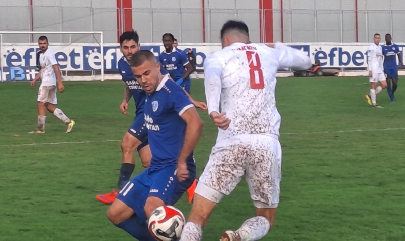 Нефтохимик завърши годината с победа, варненци препънаха Черноморец