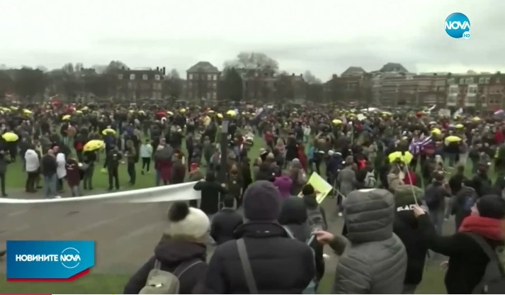 Хиляди протестираха в Амстердам срещу COVID мерките