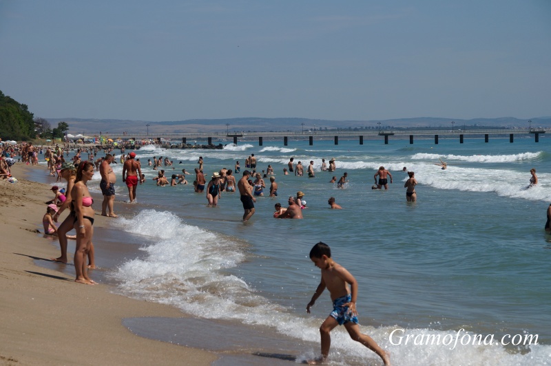Добри новини от бургаския плаж – вълнението започна да пада