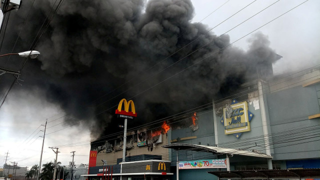 37 души загинаха при пожар във филипински мол