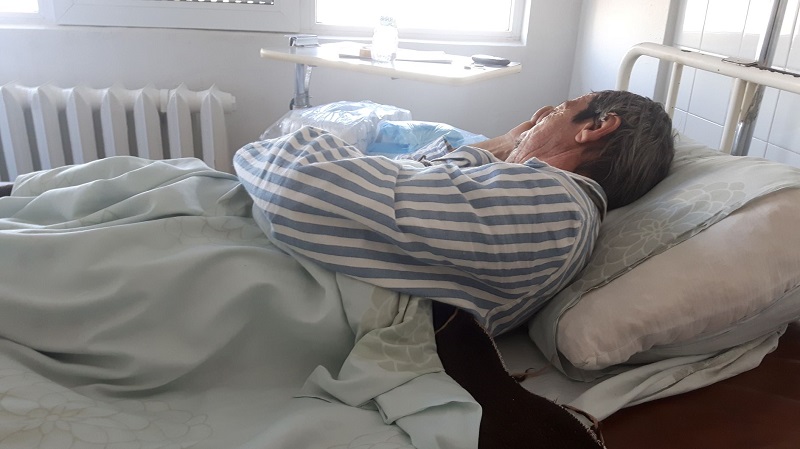 Атанас от Поморие търси близки, които да поемат лечението му в Бургаската болница