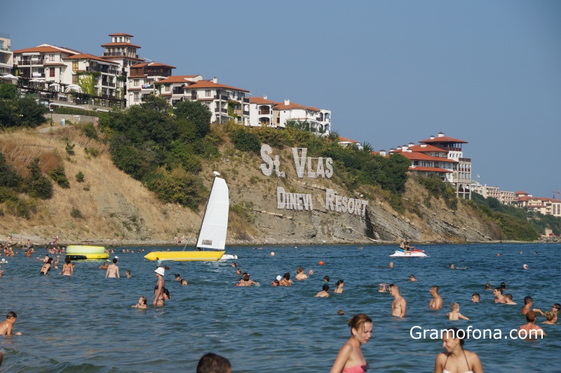 Трима не успяха да преборят братя Диневи за централния плаж в Свети Влас