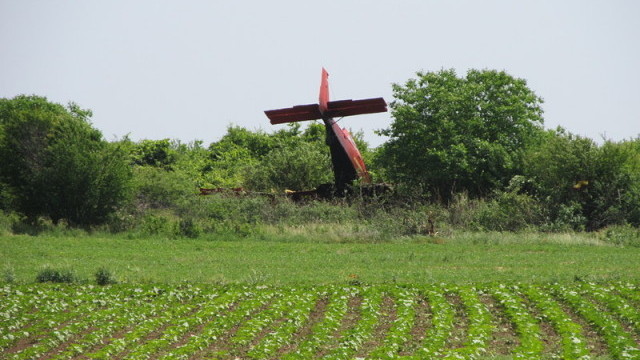 Селскостопански самолет падна в оризище между Пловдив и Пазарджик
