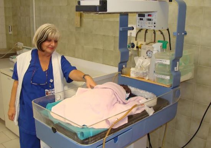 Майка на близнаци трогна Родилното отделение в Бургас