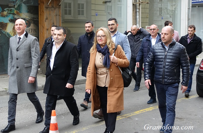 Положителната промяна на България трябва да е необратима: Коалицията на ПП и ДБ регистрира кандидат-депутатите си в Бургас