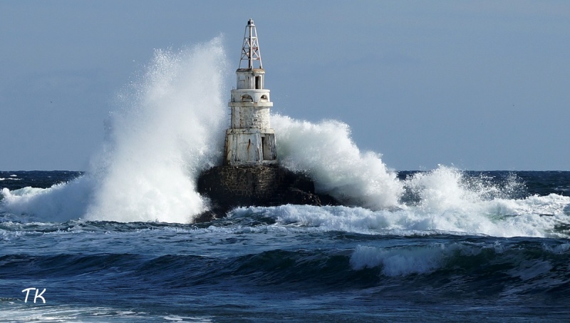 Жълт код за големи вълни, в планините ще превали и сняг